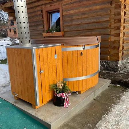 Drevenica Západné Tatry S Kúpacou Kaďou A Krbom *