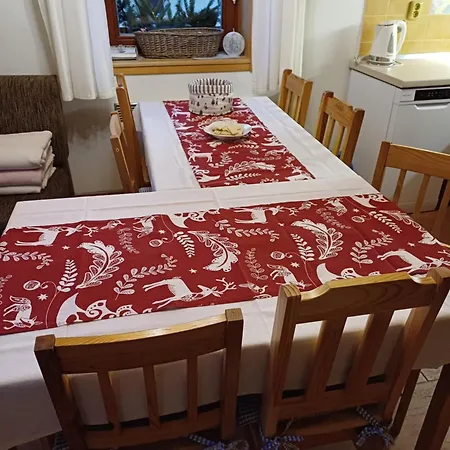 Drevenica Západné Tatry S Kúpacou Kaďou A Krbom *