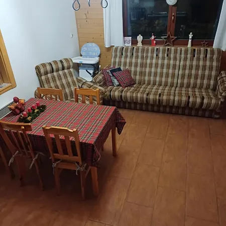 Drevenica Západné Tatry S Kúpacou Kaďou A Krbom