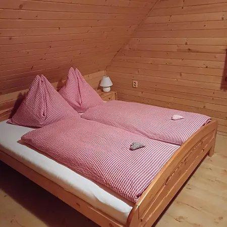 Drevenica Západné Tatry S Kúpacou Kaďou A Krbom *